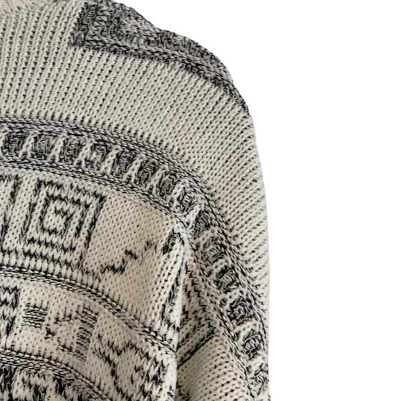 Vintage White Gray Pullover Abstract Grecian Pattern Acrylic Sweater Size Medium - Picture 14 of 16